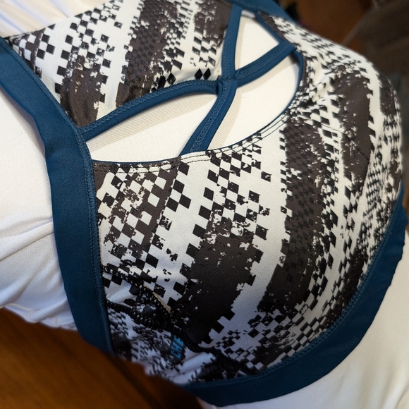 The Chestee Barbella Kandace S reversible peacock  keyhole front halter lift bra - Picture 2 of 6